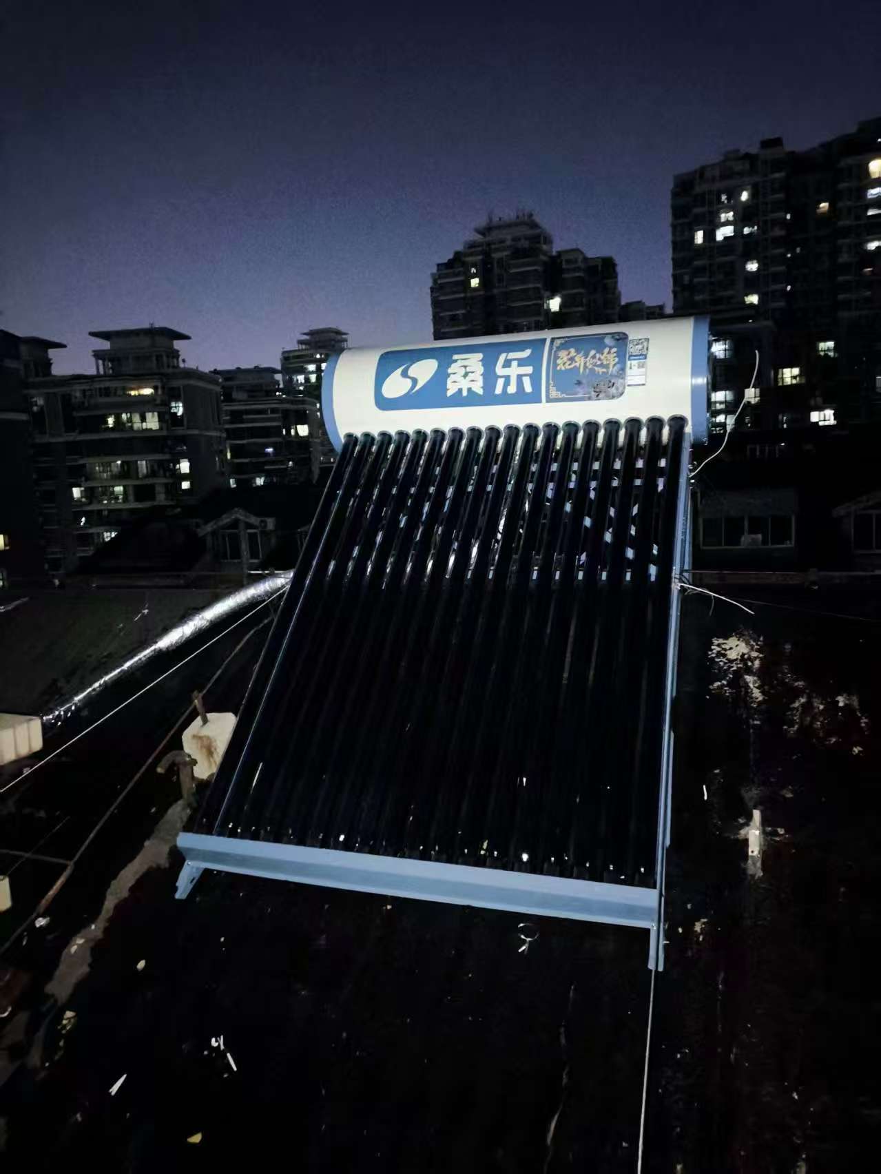 桑乐太阳能安装在济南湖滨苑