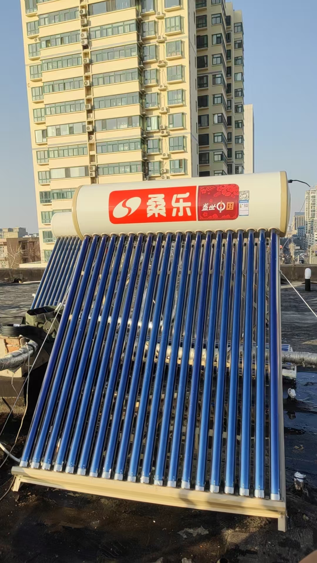 桑乐太阳能楼顶式盛世中国系列安装济南山大路