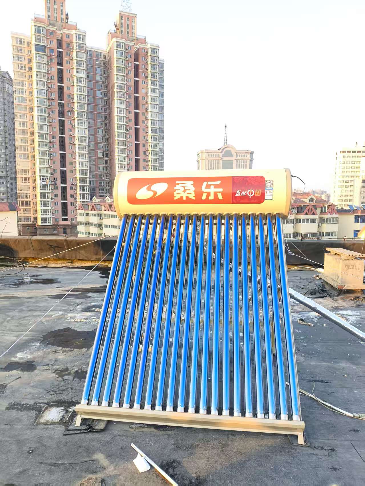 桑乐楼顶式太阳能安装在济南东仓小区