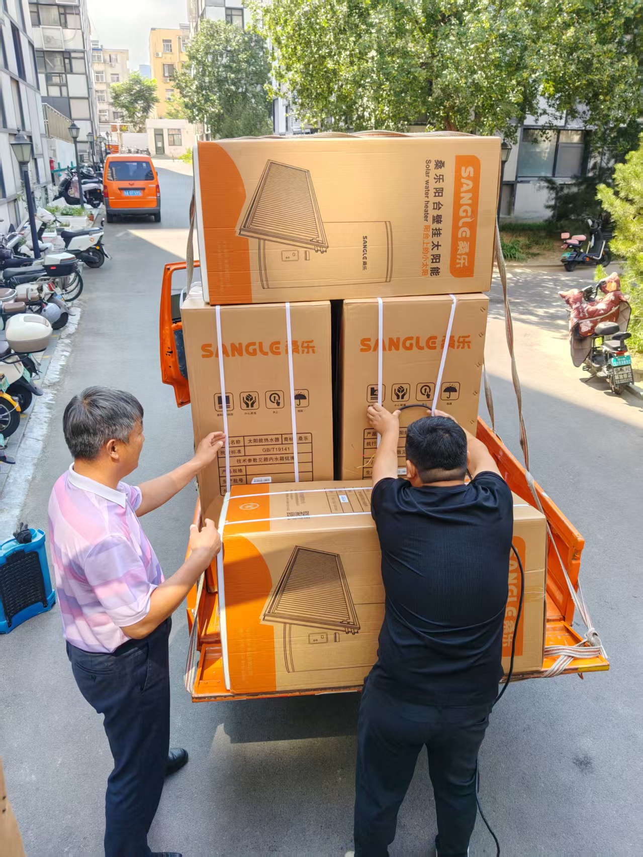 桑乐阳台壁挂太阳能水箱全部到货 