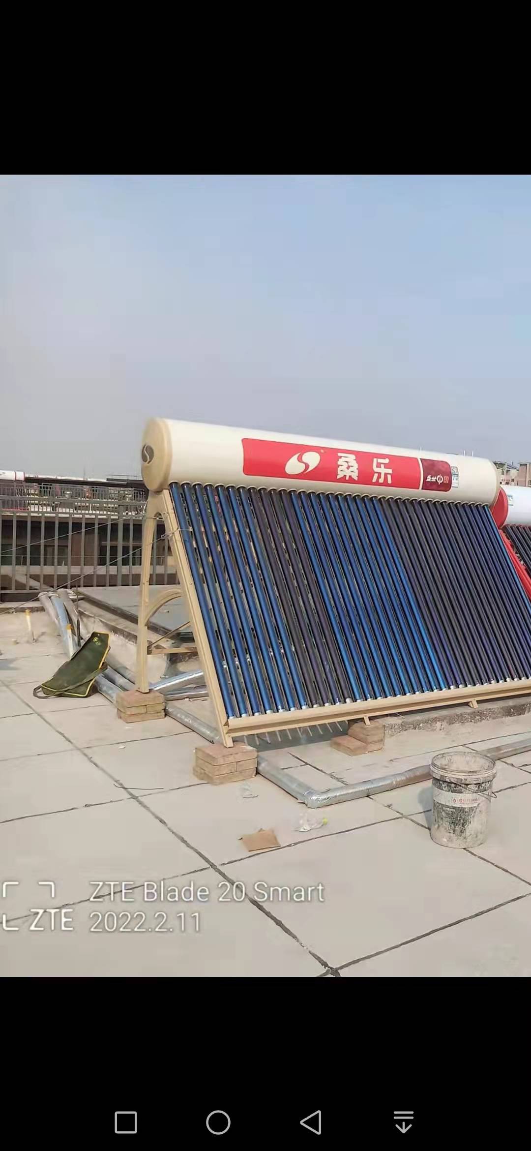 桑乐太阳能楼顶式最大容量36管盛世中国安装在章丘鑫苑悦澜湾